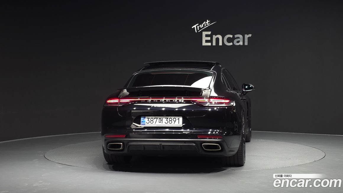 Porsche Panamera 2023