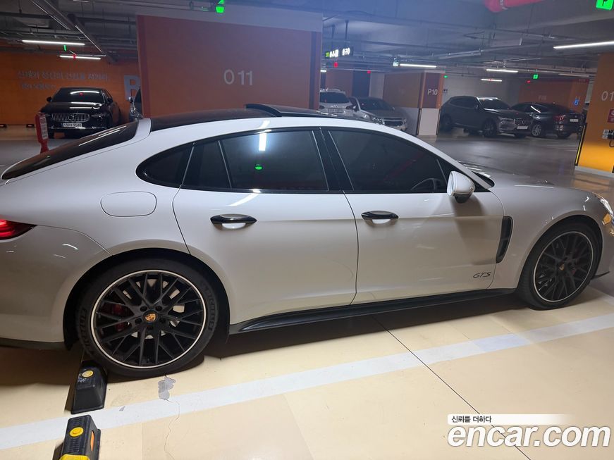 Porsche Panamera 2021