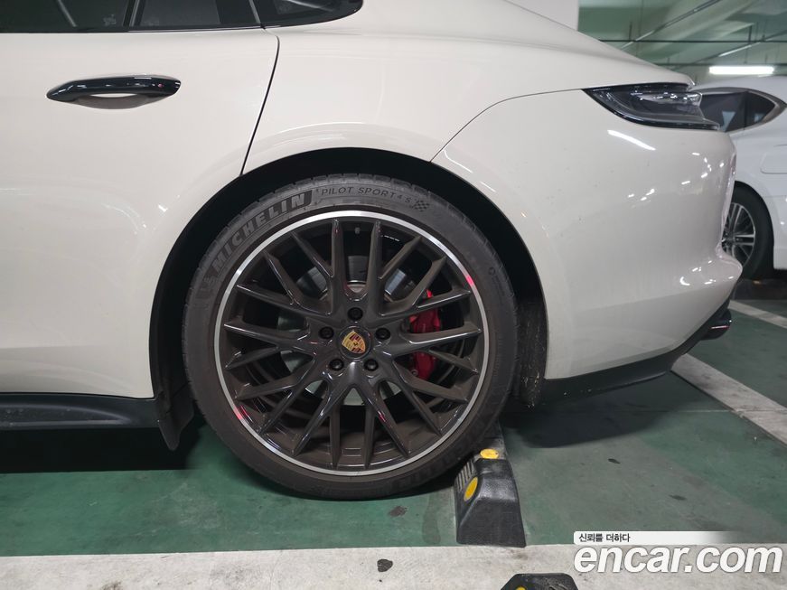 Porsche Panamera 2021