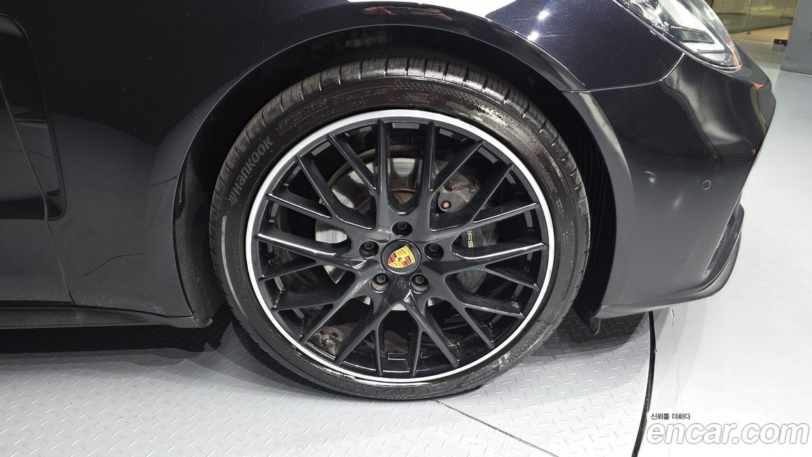 Porsche Panamera 2023
