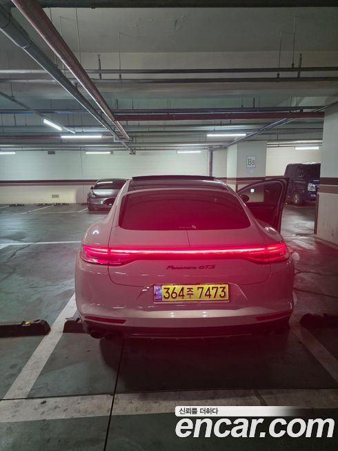 Porsche Panamera 2021