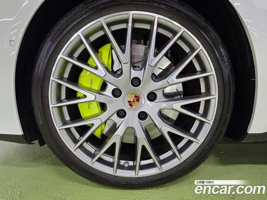 Porsche Panamera 2025