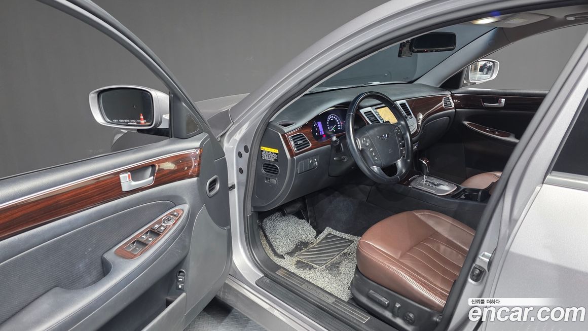 Hyundai Genesis 2013