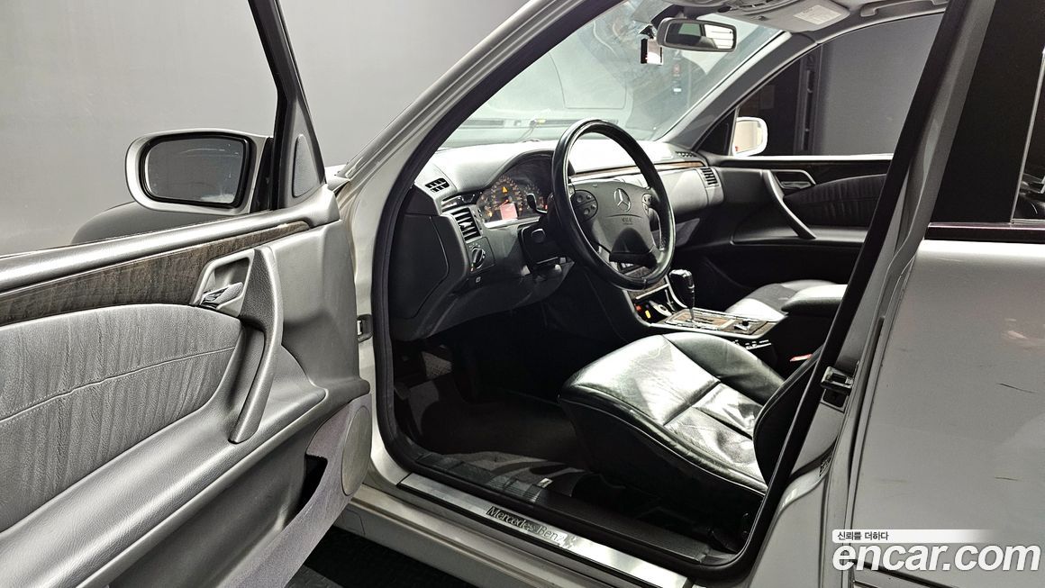Mercedes-Benz E-Class 2001