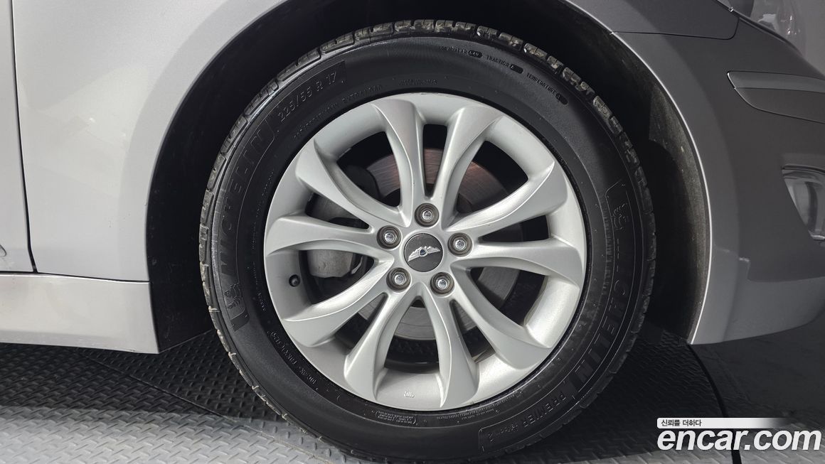 Hyundai Genesis 2013