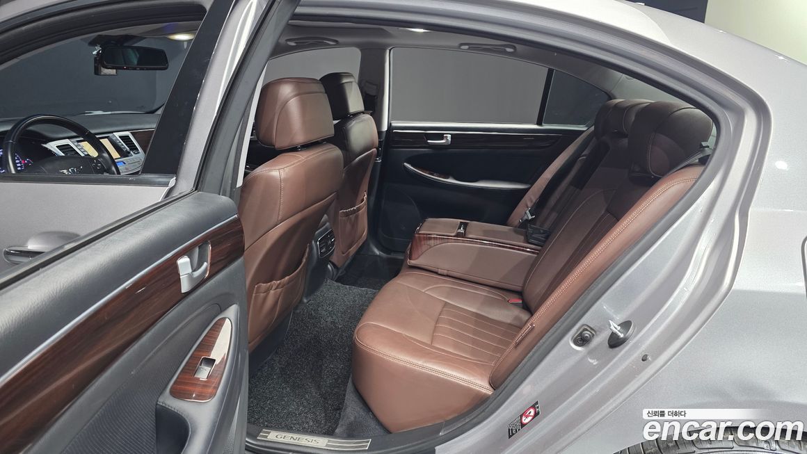 Hyundai Genesis 2013