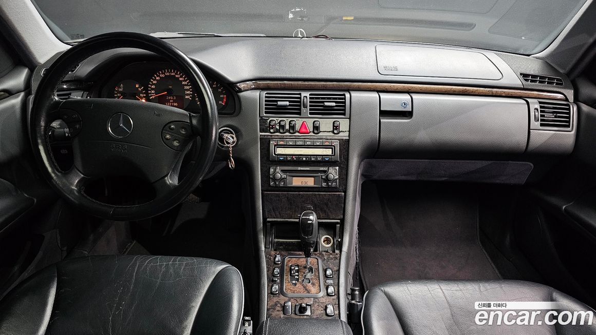 Mercedes-Benz E-Class 2001