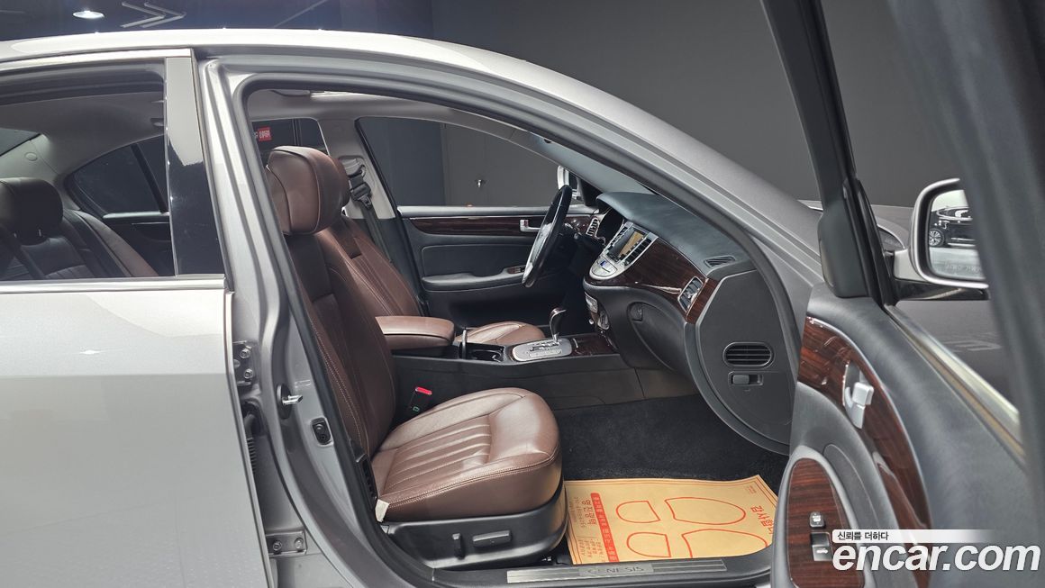 Hyundai Genesis 2013