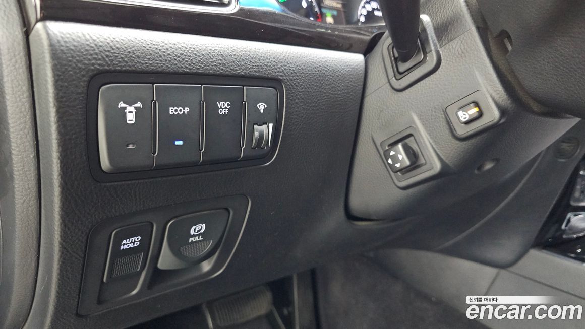 Hyundai Genesis 2012