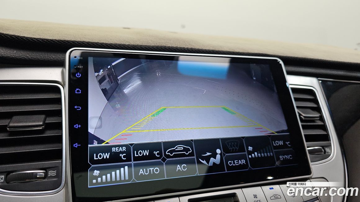 Hyundai Genesis 2012