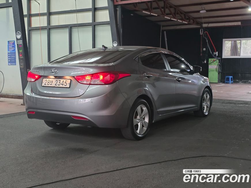 Hyundai AVANTE 2013
