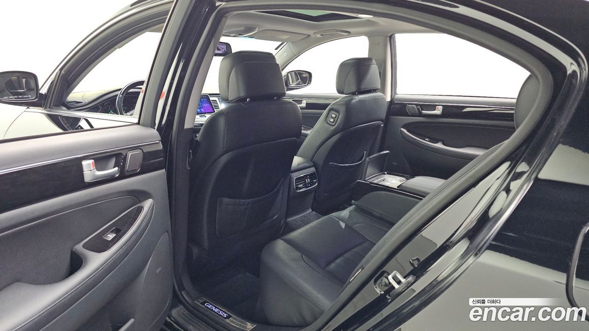 Hyundai Genesis 2012