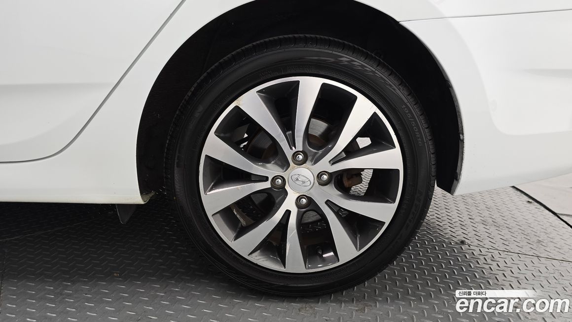 Hyundai Accent 2015