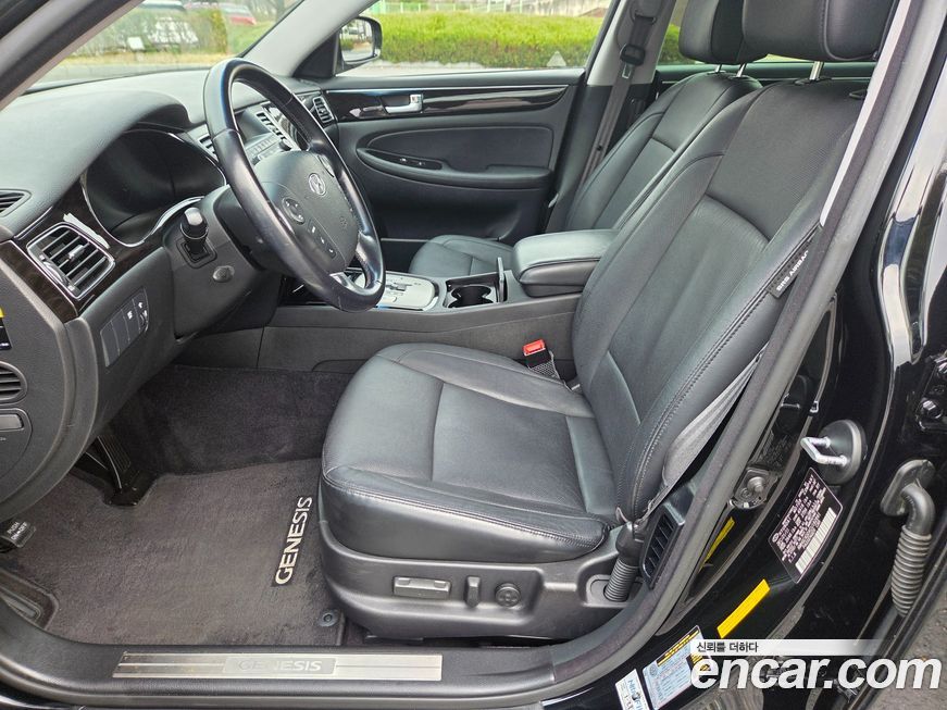 Hyundai Genesis 2012