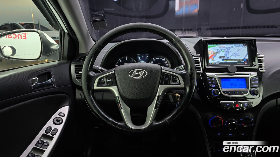 Hyundai Accent 2015