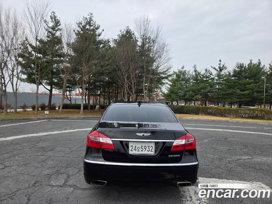 Hyundai Genesis 2012