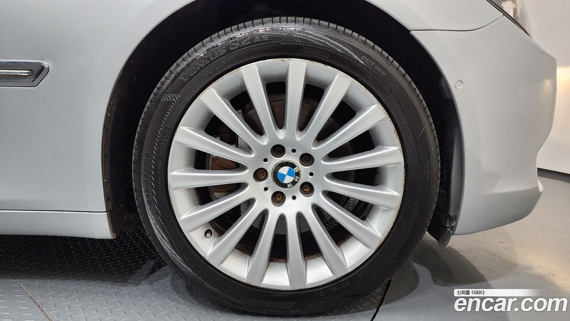 BMW 7-Series 2010