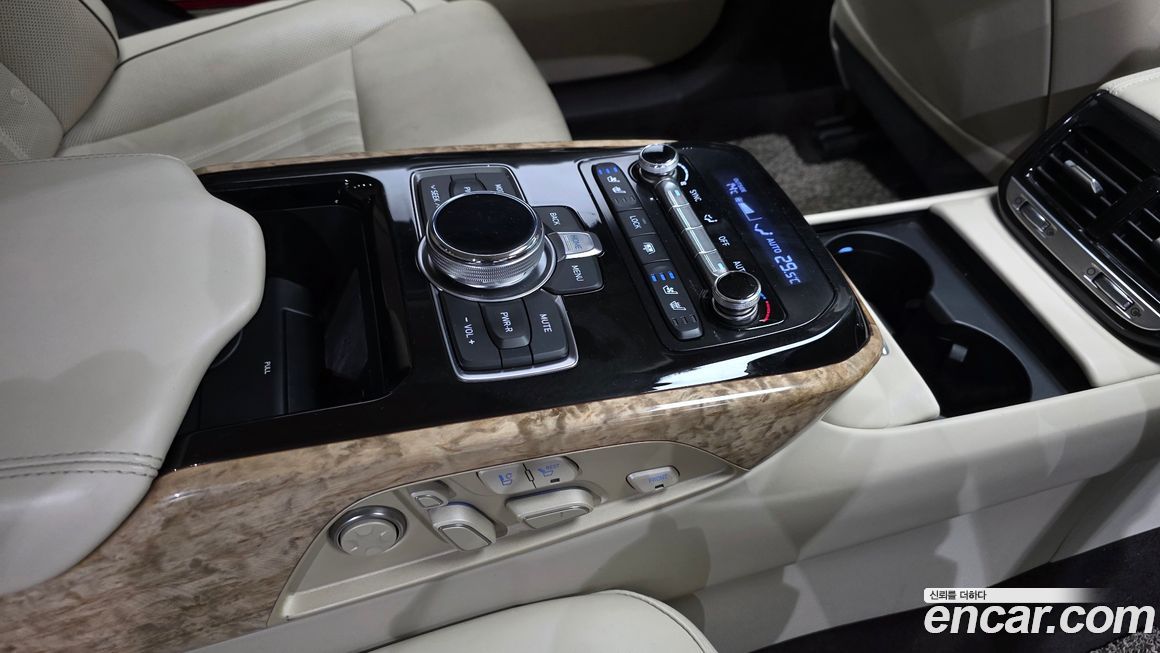 Genesis EQ900 2016