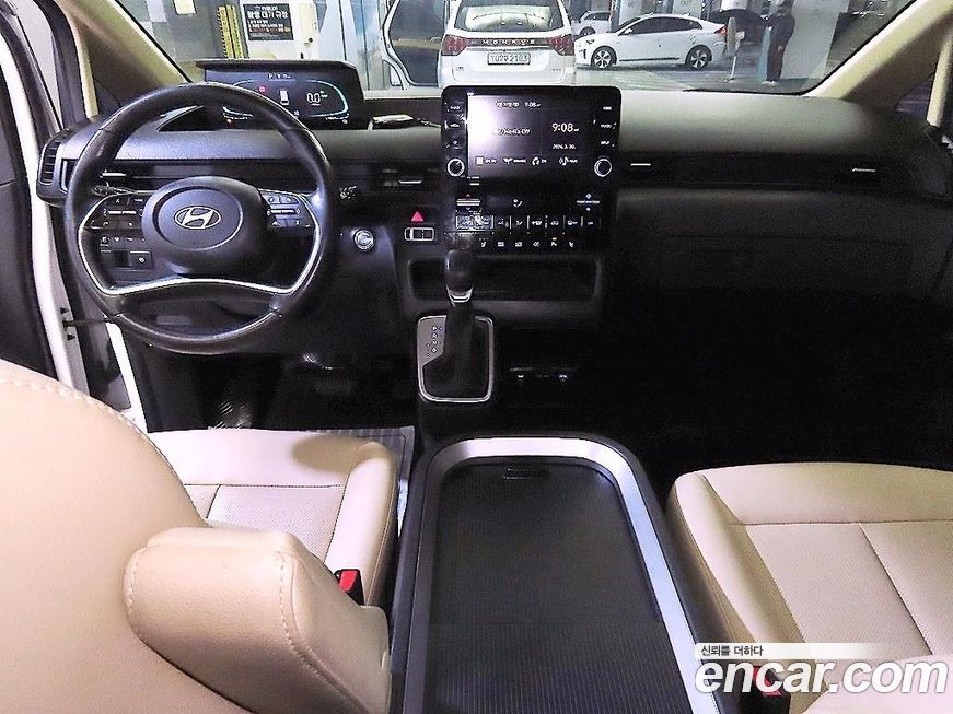 Hyundai Staria 2025