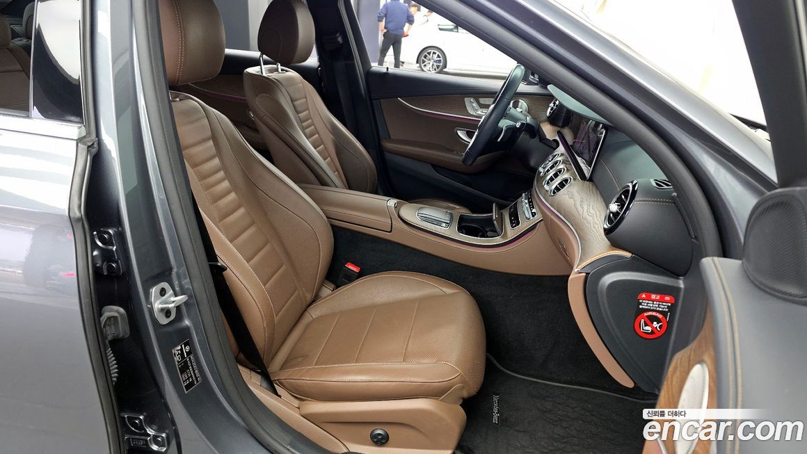 Mercedes-Benz E-Class 2021