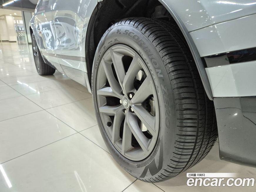 Land Rover Range Rover Velar 2025