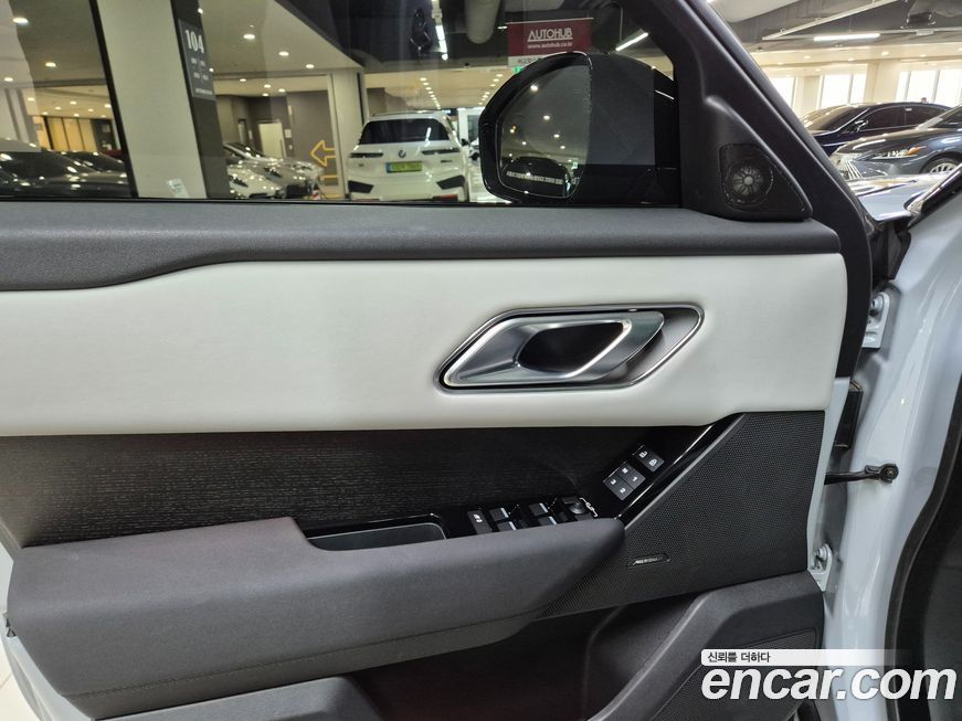 Land Rover Range Rover Velar 2025