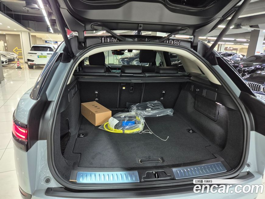 Land Rover Range Rover Velar 2025