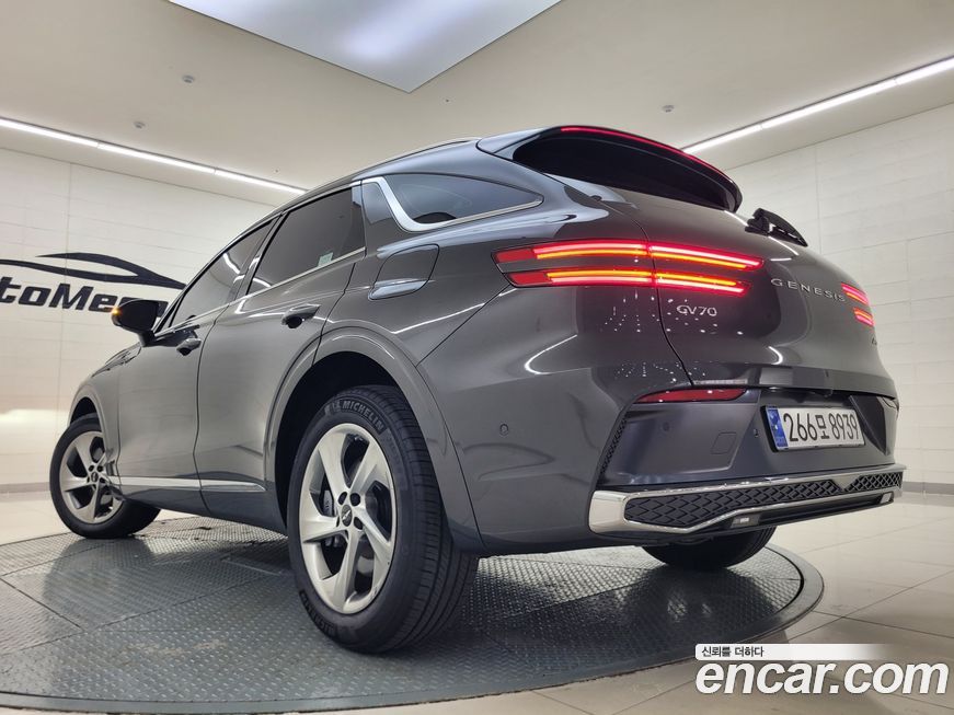 Genesis GV70 2025