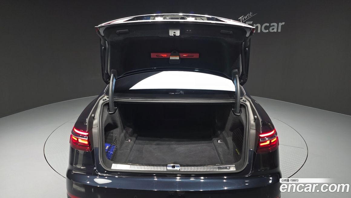 Audi A8 2021