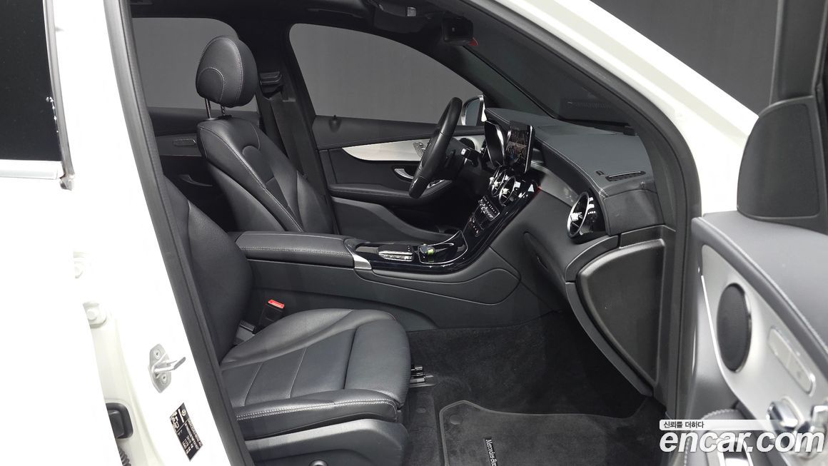 Mercedes-Benz GLC-Class 2021