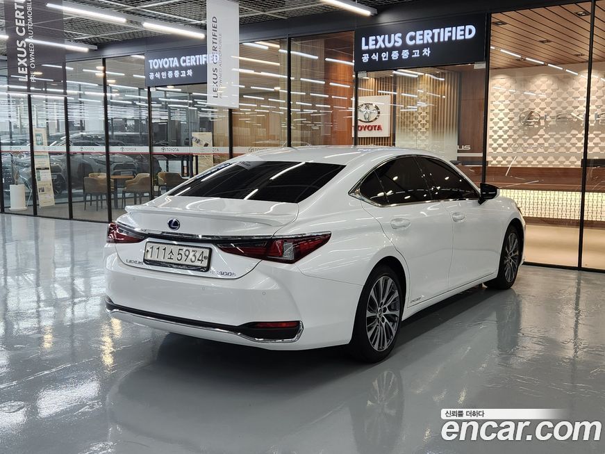 Lexus ES 2021