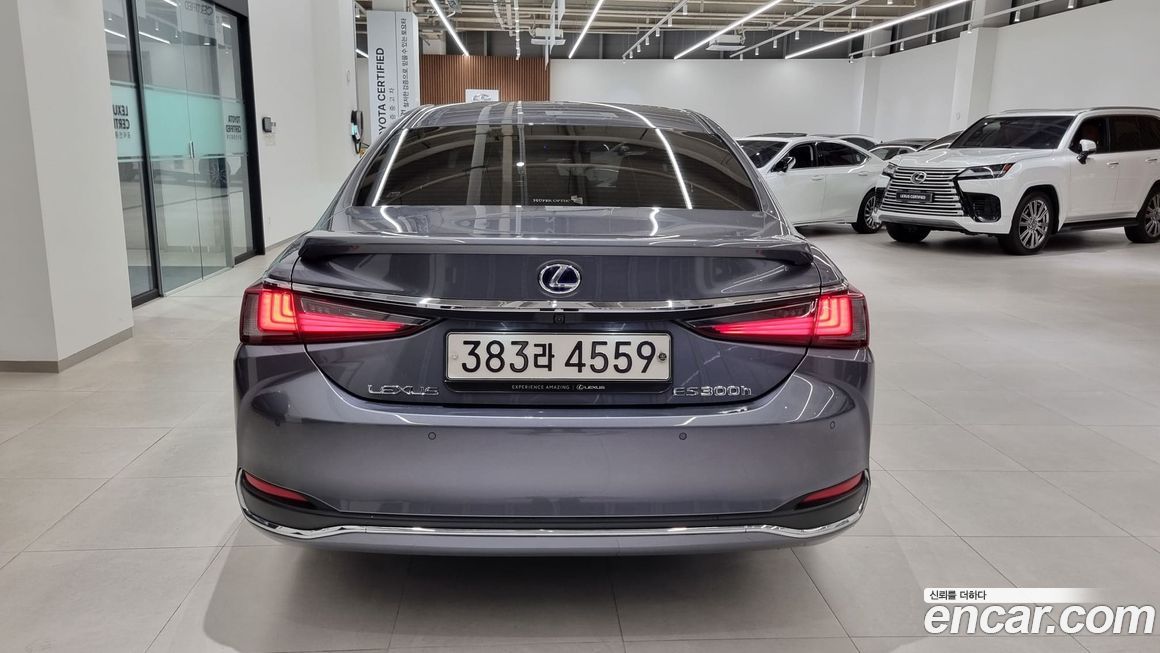 Lexus ES 2021
