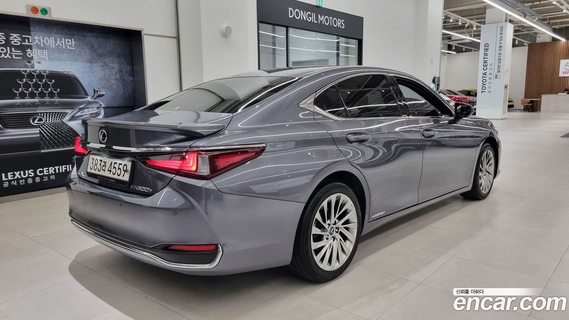 Lexus ES 2021