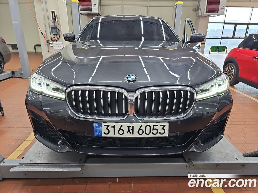 BMW 5-Series 2022