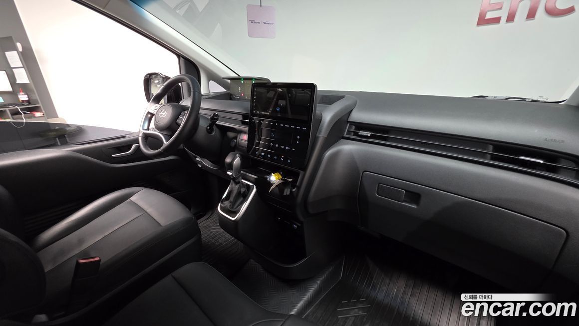 Hyundai Staria 2025