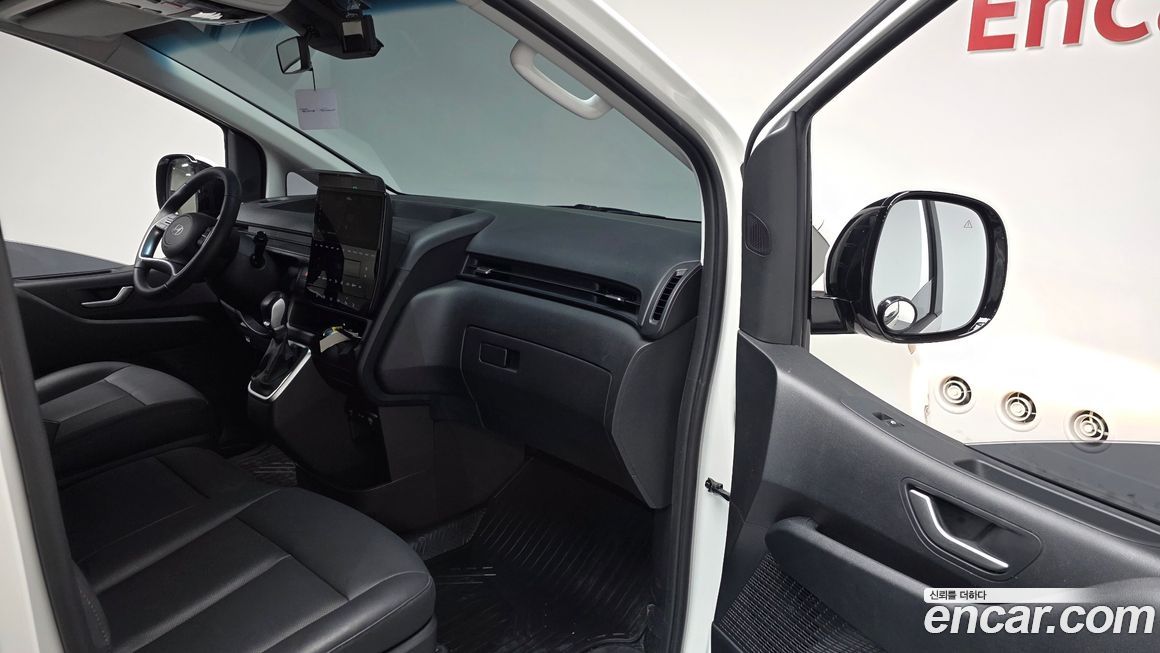 Hyundai Staria 2025