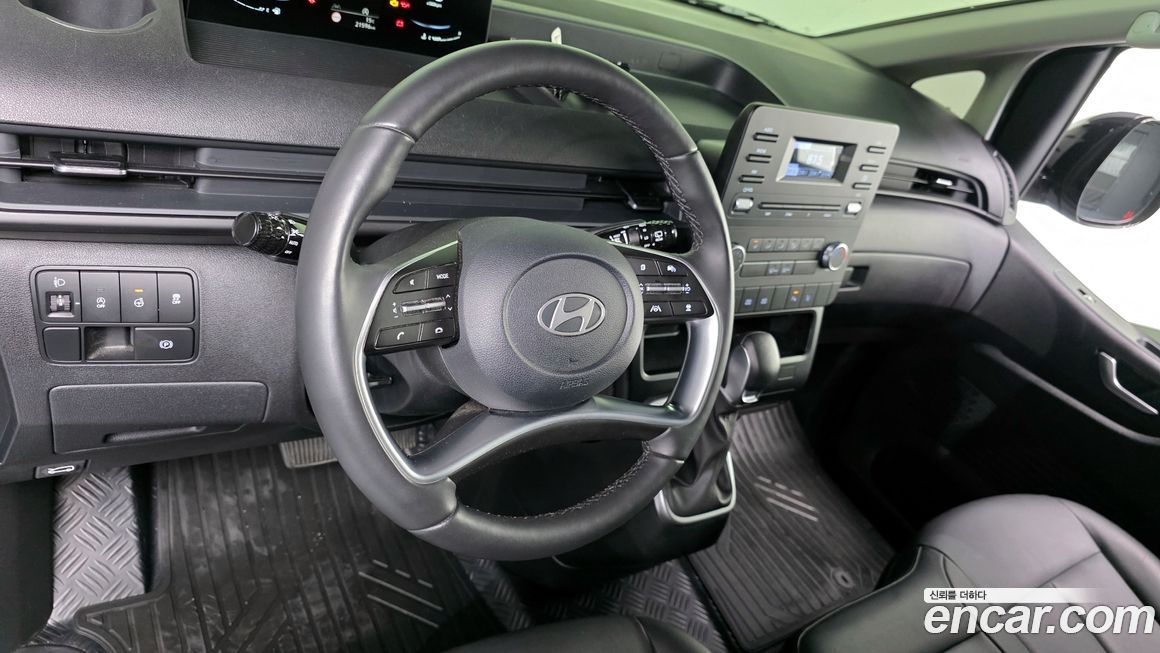 Hyundai Staria 2025