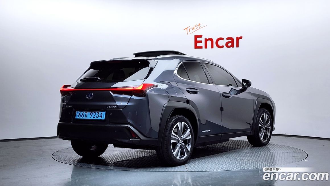 Lexus UX 2022