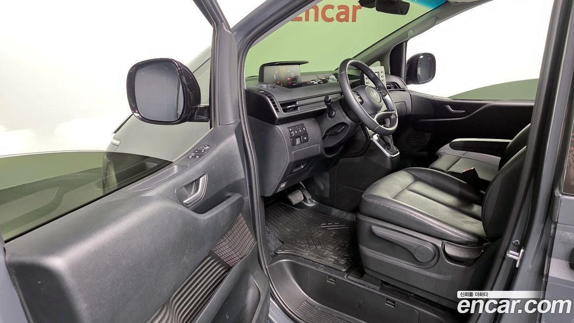Hyundai Staria 2025