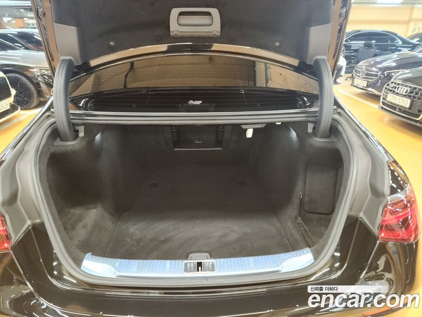 Mercedes-Benz S-Class 2021