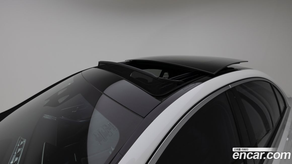 Mercedes-Benz S-Class 2024