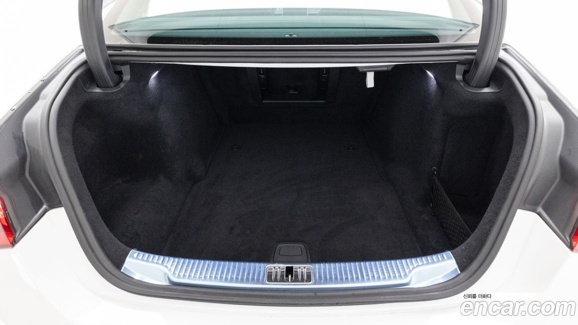 Mercedes-Benz S-Class 2024