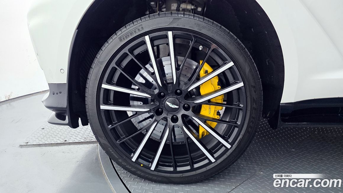 Astonmartin DBX 2023