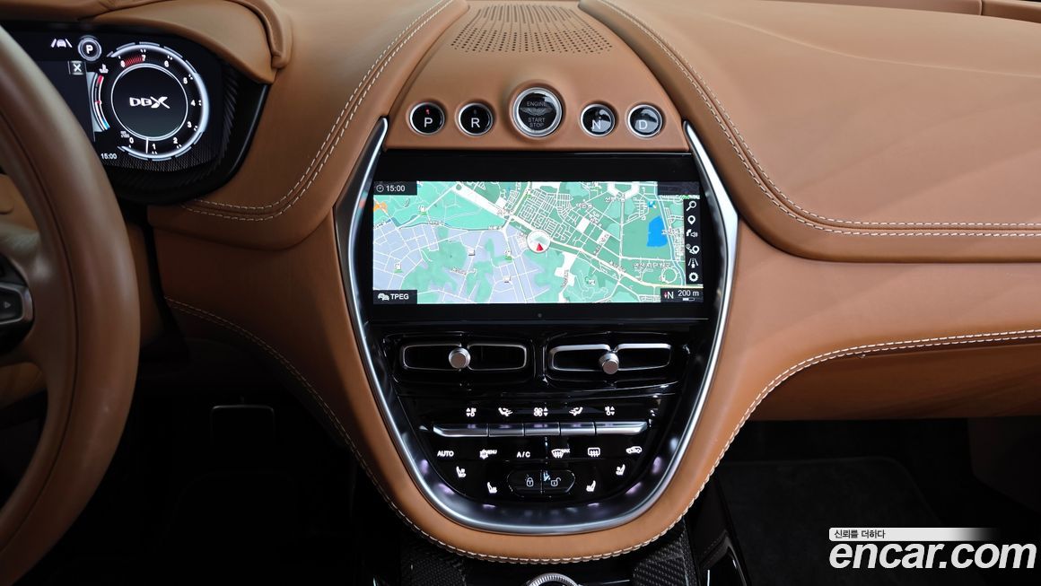 Astonmartin DBX 2023