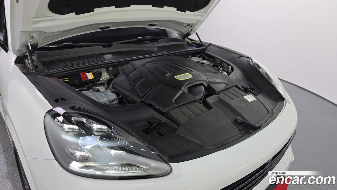 Porsche Cayenne 2021