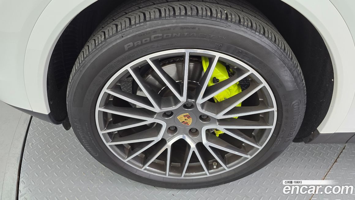 Porsche Cayenne 2021