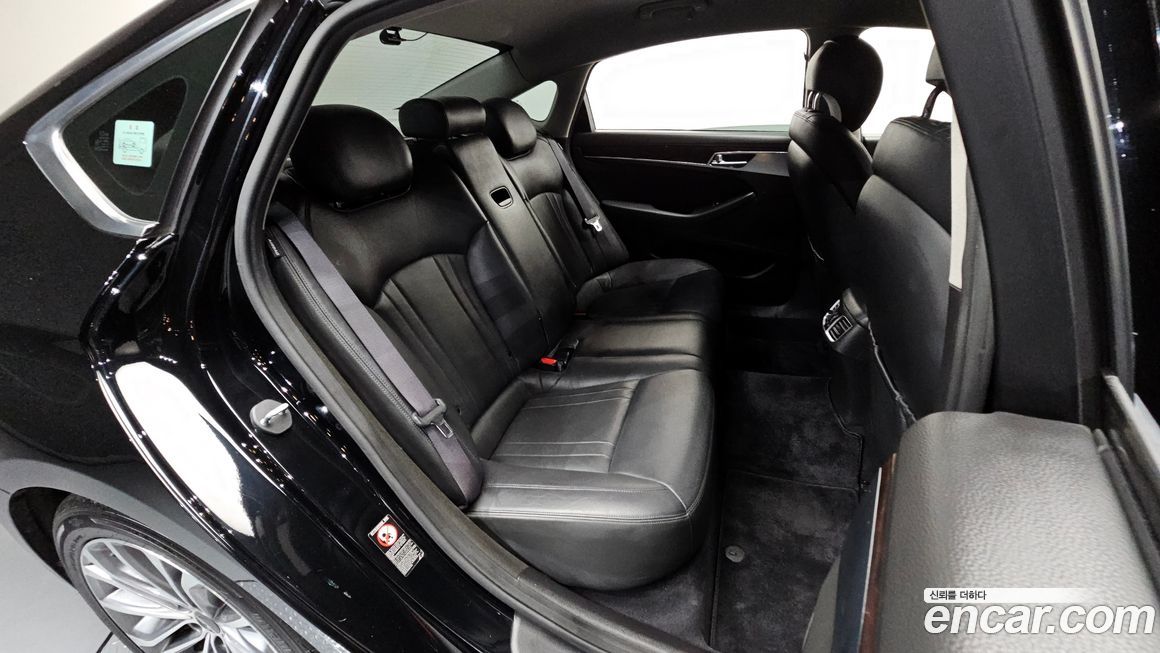 Hyundai Genesis 2016