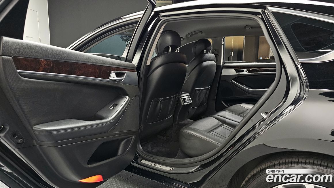 Hyundai Genesis 2016