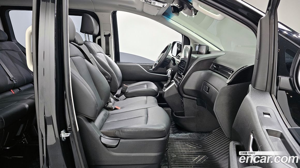 Hyundai Staria 2025