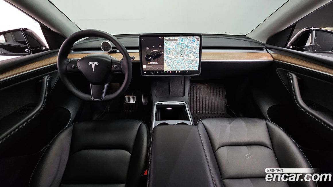 Tesla Model Y 2024